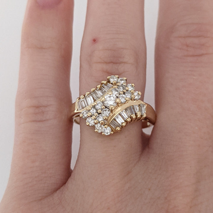 14k .96 CARAT TOTAL WEIGHT SI3 H DIAMOND ROUND (17) BAGUETTE (12) ESTATE RING 4.5 GRAMS