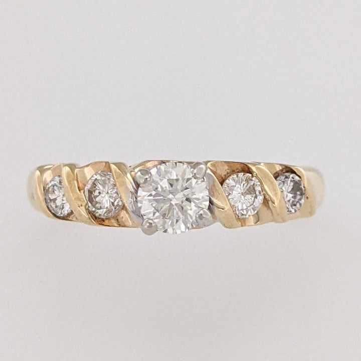 14K .64 CARAT TOTAL WEIGHT SI2 H DIAMOND ROUND (5) ESTATE RING 3.2 GRAMS