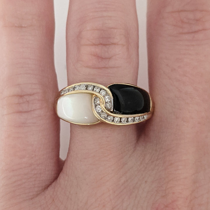 14K ONYX/ MOTHER OF PEARL WITH .10 DIAMOND TOTAL WEIGHT (20) ROUND ESTATE RING 4.8 GRAMS