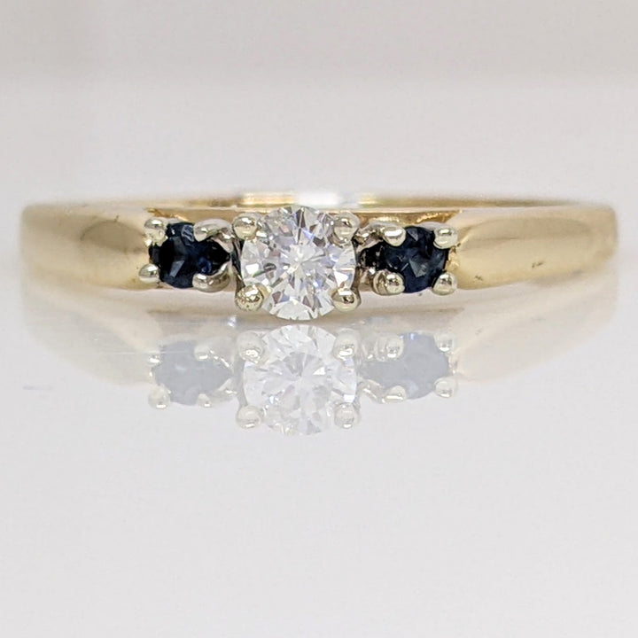 14K .15 CARAT TOTAL I1 H DIAMOND ROUND (1) WITH (2) 2.0MM SAPPHIRE ROUND ESTATE RING 2.5 GRAMS