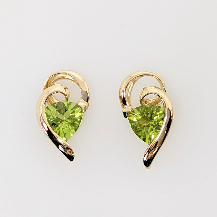 14K PERIDOT TRILLION 6MM SWIRL GOLD TRIM ESTATE EARRINGS 2.2 GRAMS