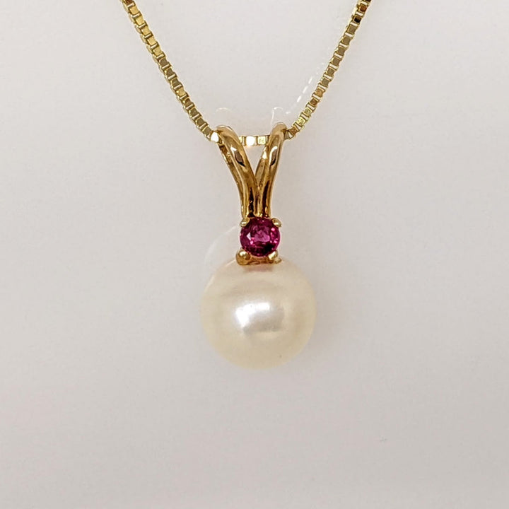 14K PEARL ROUND 5MM WITH 2MM RUBY ROUND ESTATE PENDANT & CHAIN 1.8 GRAMS