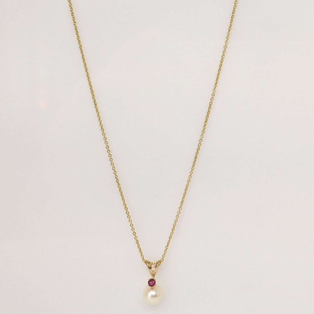 14K PEARL ROUND 7MM WITH 2.5MM RUBY ROUND (1) ESTATE PENDANT & CHAIN 2.5 GRAMS