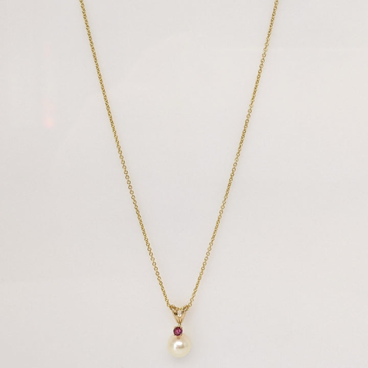 14K PEARL ROUND 7MM WITH 2.5MM RUBY ROUND (1) ESTATE PENDANT & CHAIN 2.5 GRAMS