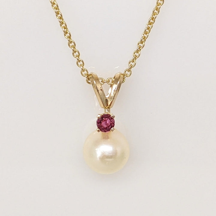 14K PEARL ROUND 7MM WITH 2.5MM RUBY ROUND (1) ESTATE PENDANT & CHAIN 2.5 GRAMS