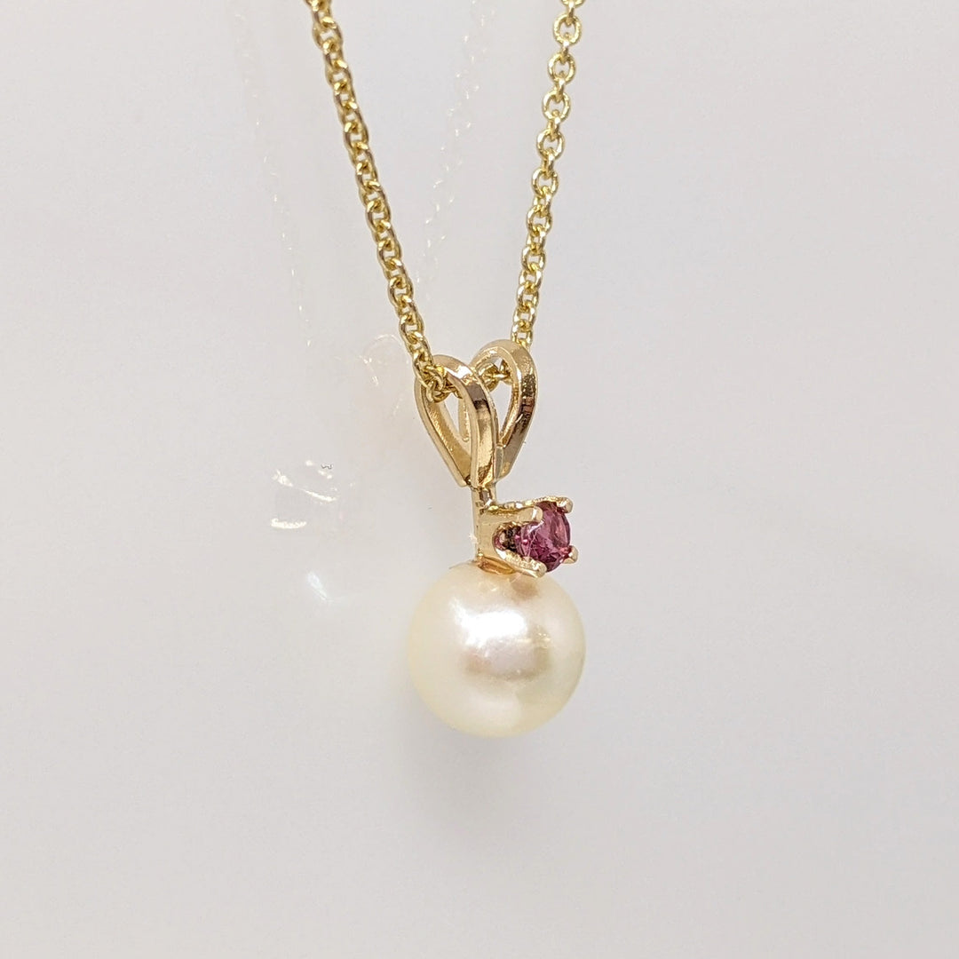 14K PEARL ROUND 7MM WITH 2.5MM RUBY ROUND (1) ESTATE PENDANT & CHAIN 2.5 GRAMS