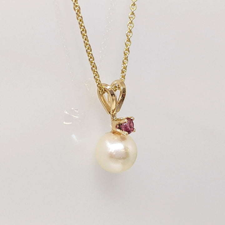 14K PEARL ROUND 7MM WITH 2.5MM RUBY ROUND (1) ESTATE PENDANT & CHAIN 2.5 GRAMS