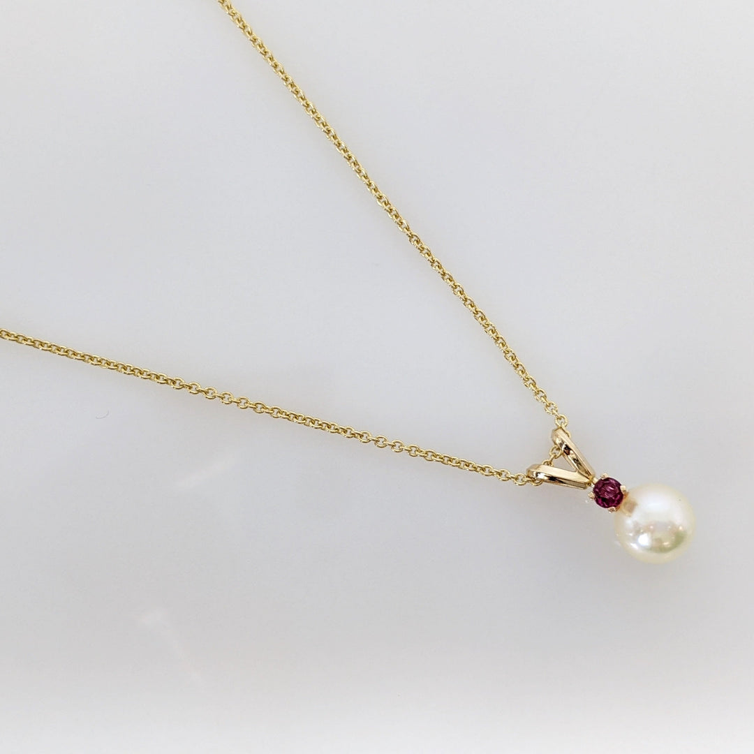 14K PEARL ROUND 7MM WITH 2.5MM RUBY ROUND (1) ESTATE PENDANT & CHAIN 2.5 GRAMS