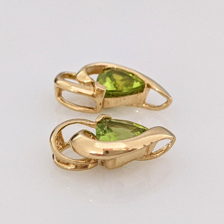 14K PERIDOT TRILLION 6MM SWIRL GOLD TRIM ESTATE EARRINGS 2.2 GRAMS