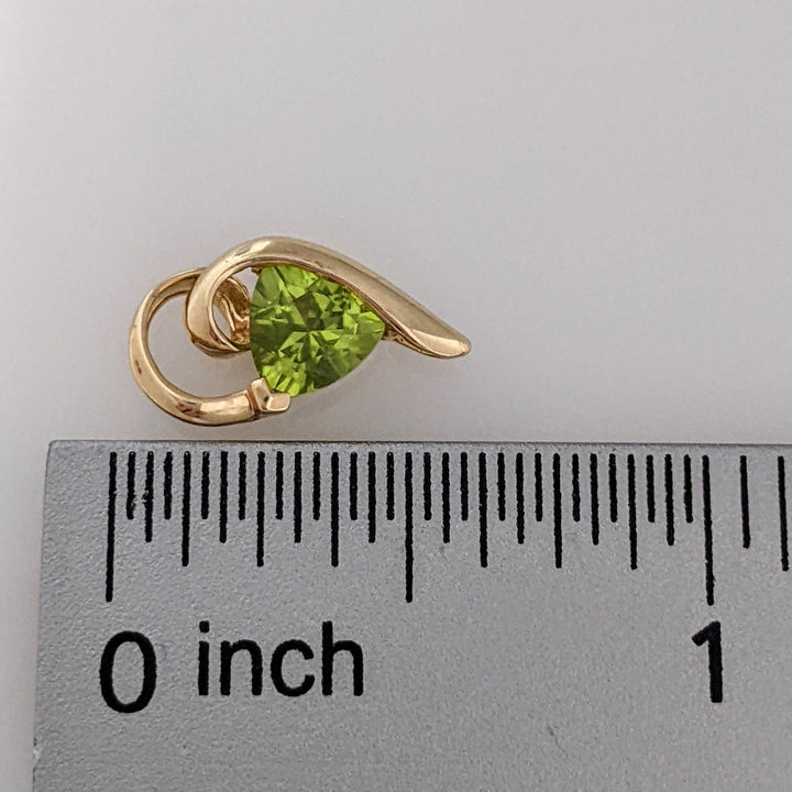 14K PERIDOT TRILLION 6MM SWIRL GOLD TRIM ESTATE EARRINGS 2.2 GRAMS