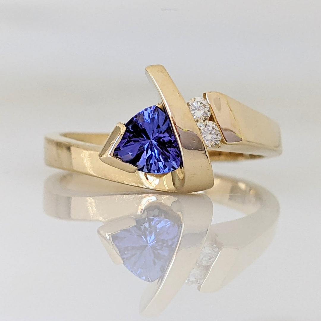 14K TANZANITE TRILLION 5MM WITH (2) MELEE FREE FORM ESTATE RING 4.9 GRAMS