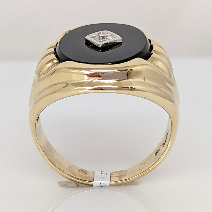 10K ONYX OVAL 13X17 WITH .05 DIAMOND TOTAL WEIGHT ESTATE RING 6.0 GRAMS