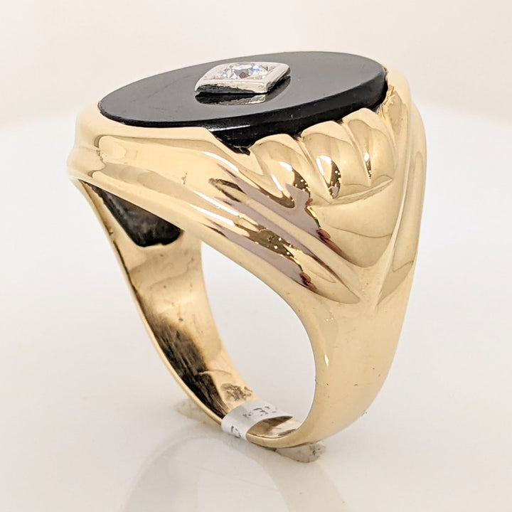10K ONYX OVAL 13X17 WITH .05 DIAMOND TOTAL WEIGHT ESTATE RING 6.0 GRAMS