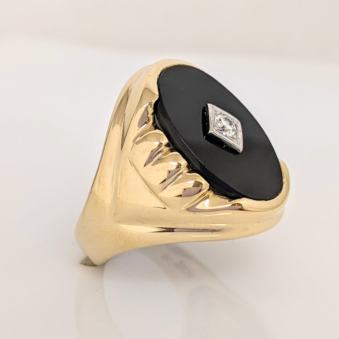 10K ONYX OVAL 13X17 WITH .05 DIAMOND TOTAL WEIGHT ESTATE RING 6.0 GRAMS