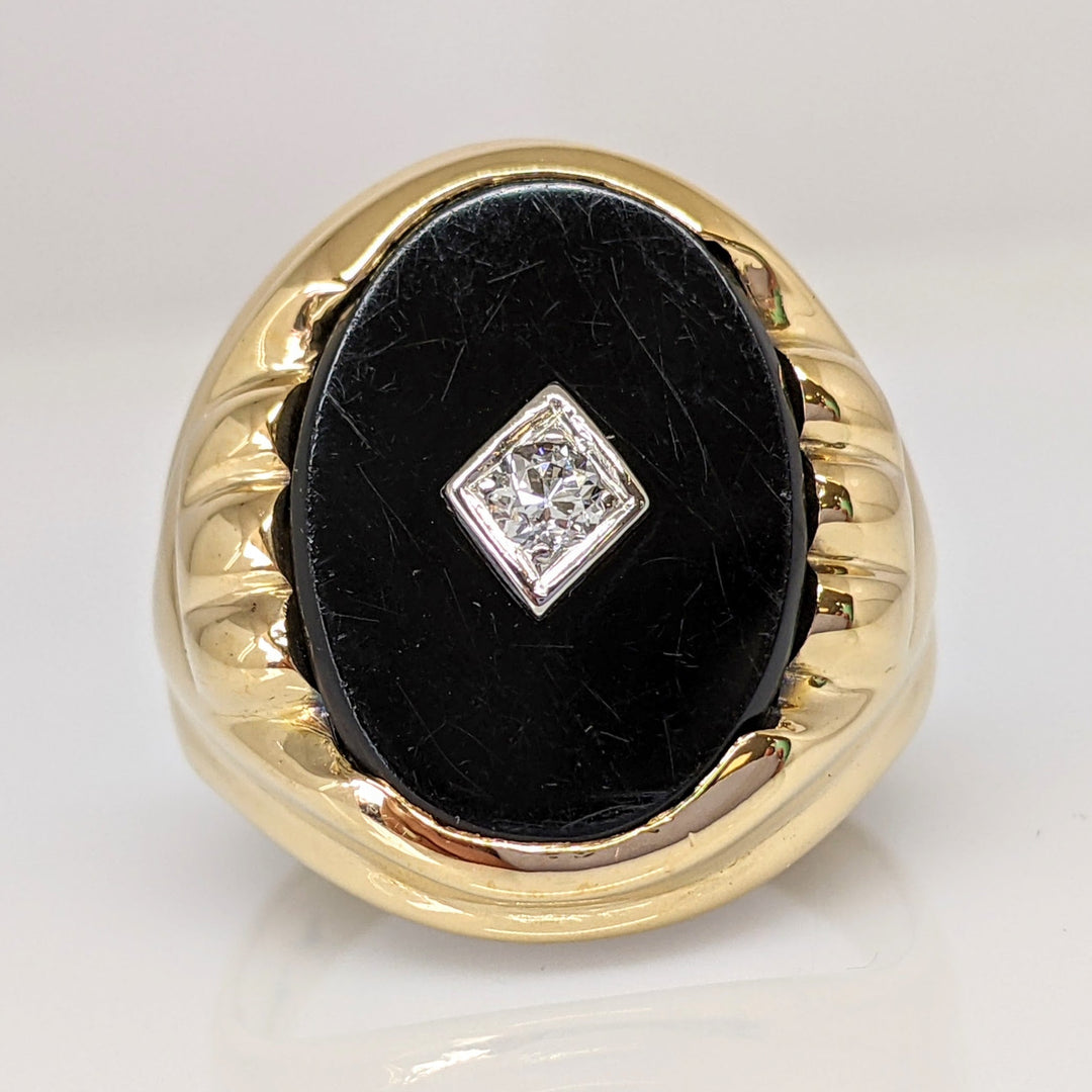 10K ONYX OVAL 13X17 WITH .05 DIAMOND TOTAL WEIGHT ESTATE RING 6.0 GRAMS