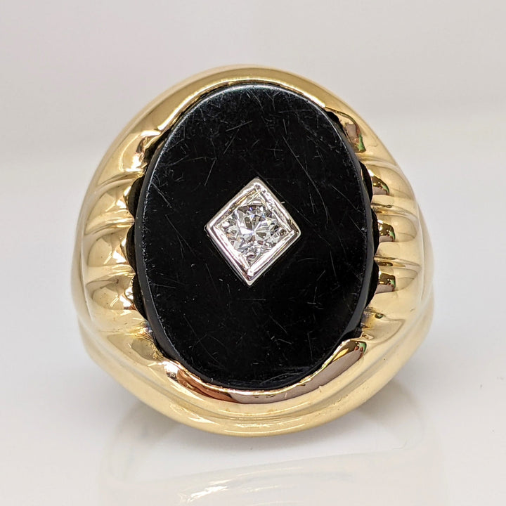 10K ONYX OVAL 13X17 WITH .05 DIAMOND TOTAL WEIGHT ESTATE RING 6.0 GRAMS