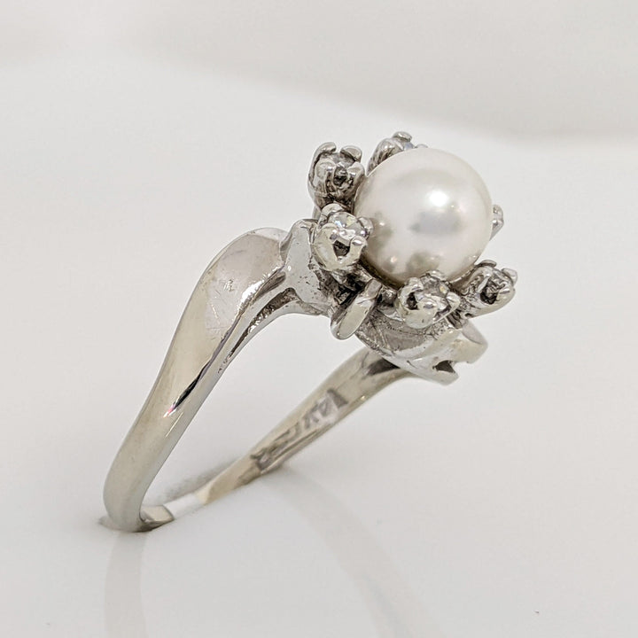 14K WHITE PEARL WITH (6) ROUND DIAMOND ESTATE RING 4.6 GRAMS