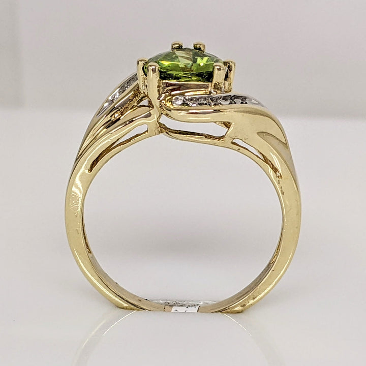 10K PERIDOT TRILLION 7MM WITH (10) MELEE ESTATE RING 3.6 GRAMS