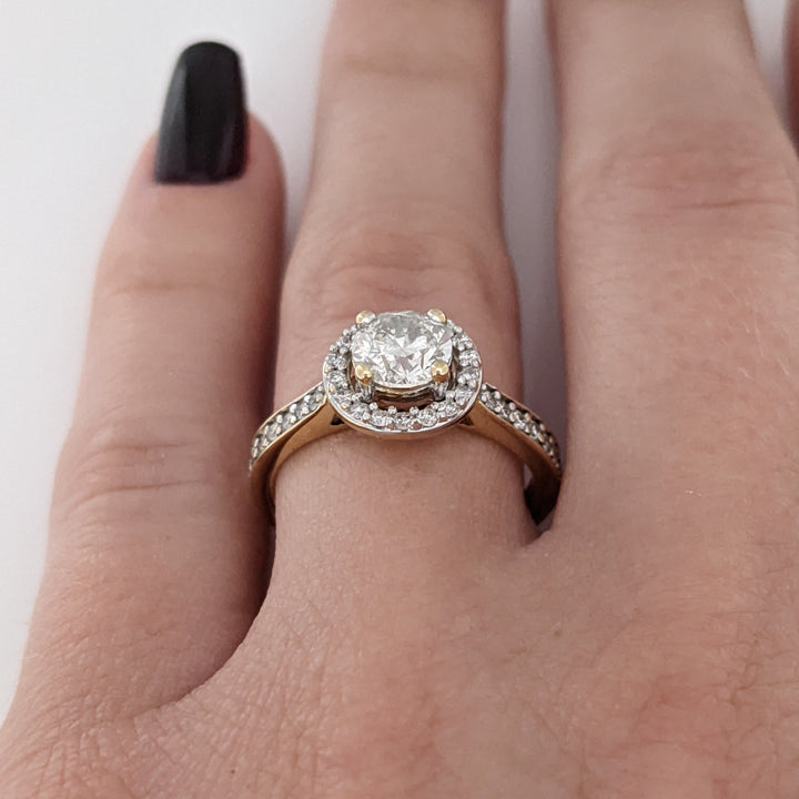 14K .97 CARAT TOTAL WEIGHT I1 I DIAMOND ROUND (33) ESTATE HALO RING 3.3 GRAMS