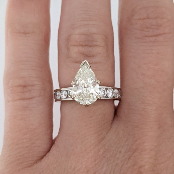 14K WHITE 2.39 CARAT TOTAL WEIGHT I1 K DIAMOND PEAR WITH (10) ROUND CHANNEL DIAMOND ESTATE RING 4.1 GRAMS