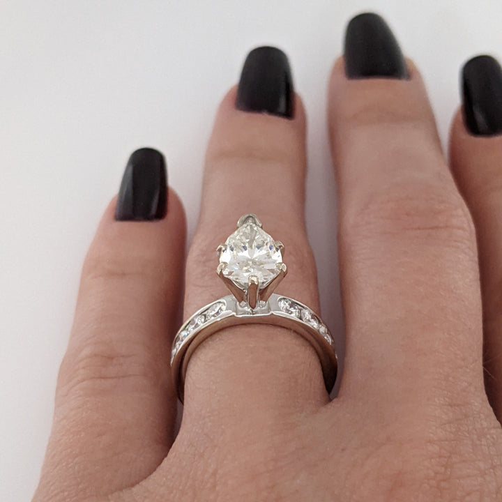 14K WHITE 2.39 CARAT TOTAL WEIGHT I1 K DIAMOND PEAR WITH (10) ROUND CHANNEL DIAMOND ESTATE RING 4.1 GRAMS