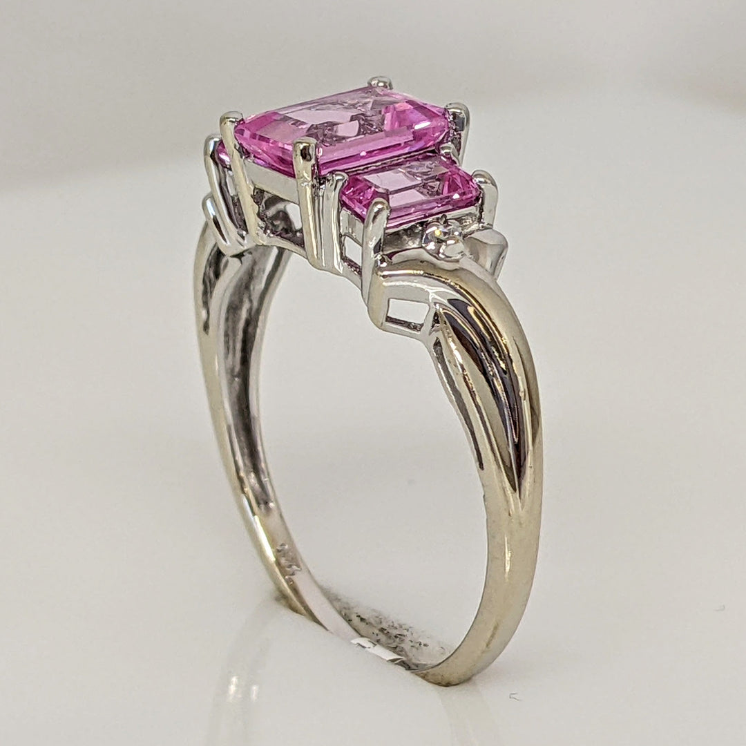10K WHITE PINK STONE EMERALD CUT (3) WITH (2) MELEE ESTATE RING 2.2 GRAMS