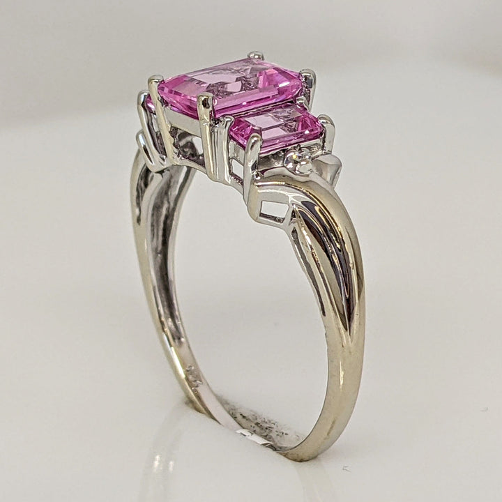 10K WHITE PINK STONE EMERALD CUT (3) WITH (2) MELEE ESTATE RING 2.2 GRAMS
