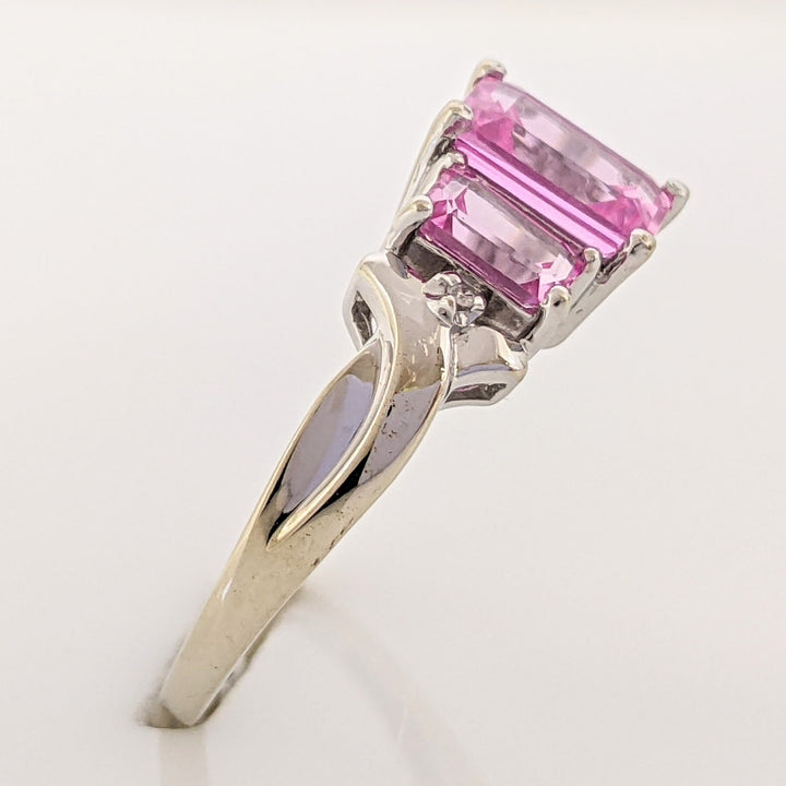 10K WHITE PINK STONE EMERALD CUT (3) WITH (2) MELEE ESTATE RING 2.2 GRAMS