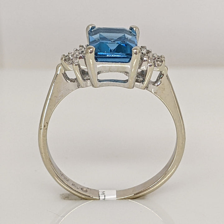 10K WHITE BLUE TOPAZ EMERALD CUT 6X8 WITH (6) MELEE ESTATE RING 2.6 GRAMS