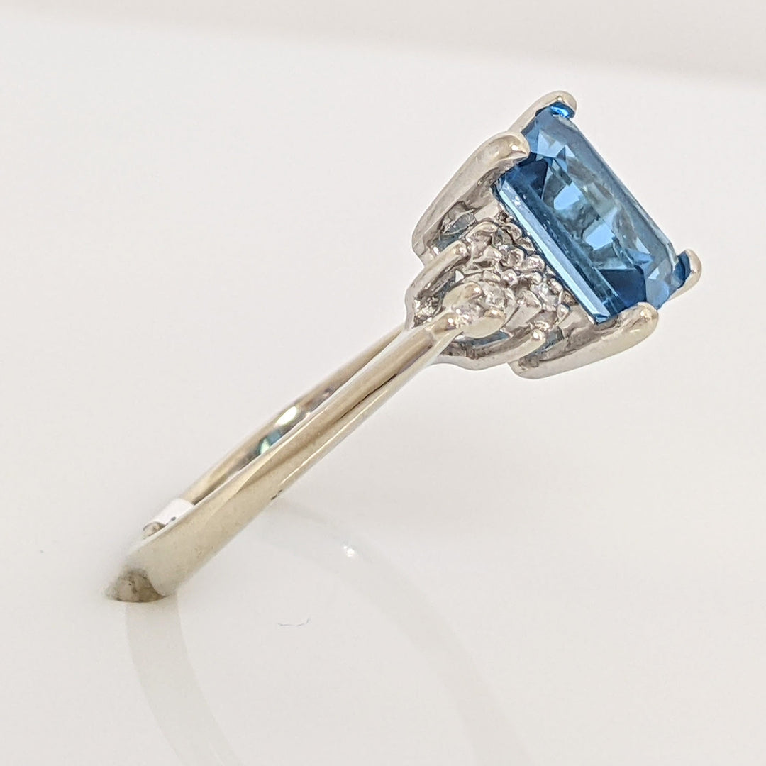 10K WHITE BLUE TOPAZ EMERALD CUT 6X8 WITH (6) MELEE ESTATE RING 2.6 GRAMS