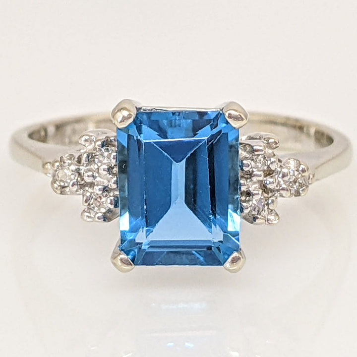 10K WHITE BLUE TOPAZ EMERALD CUT 6X8 WITH (6) MELEE ESTATE RING 2.6 GRAMS