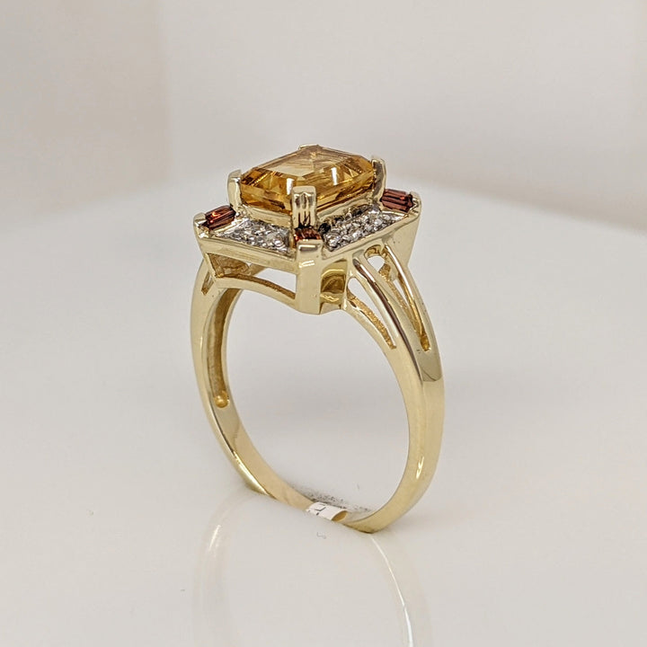 10K CITRINE EMERALD CUT 6X8 WITH (4) GARNET BAGUETTE AND (10) MELEE ESTATE RING 3.1 GRAMS