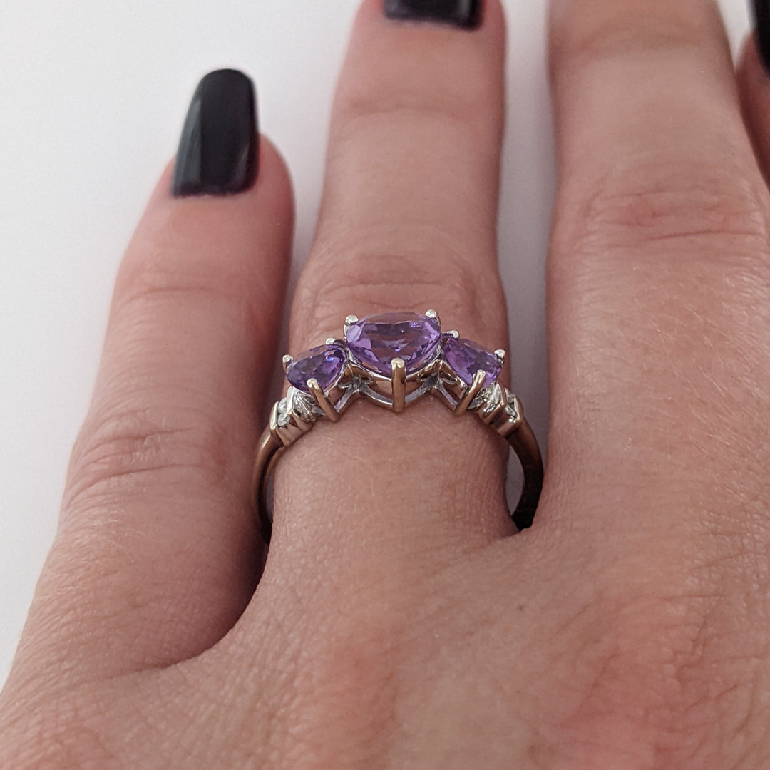 14K WHITE AMETHYST HEART 6MM (1) 4MM (2) WITH (2) MELEE ESTATE RING 2.2 GRAMS