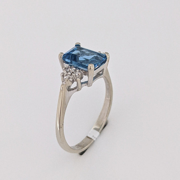 10K WHITE BLUE TOPAZ EMERALD CUT 6X8 WITH (6) MELEE ESTATE RING 2.6 GRAMS