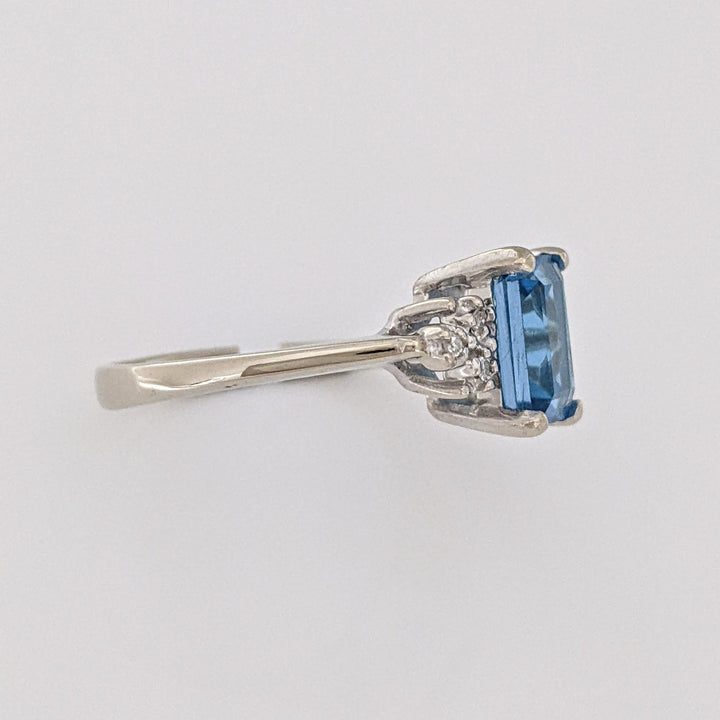 10K WHITE BLUE TOPAZ EMERALD CUT 6X8 WITH (6) MELEE ESTATE RING 2.6 GRAMS