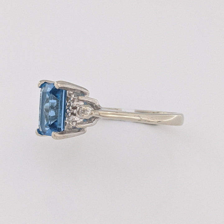 10K WHITE BLUE TOPAZ EMERALD CUT 6X8 WITH (6) MELEE ESTATE RING 2.6 GRAMS