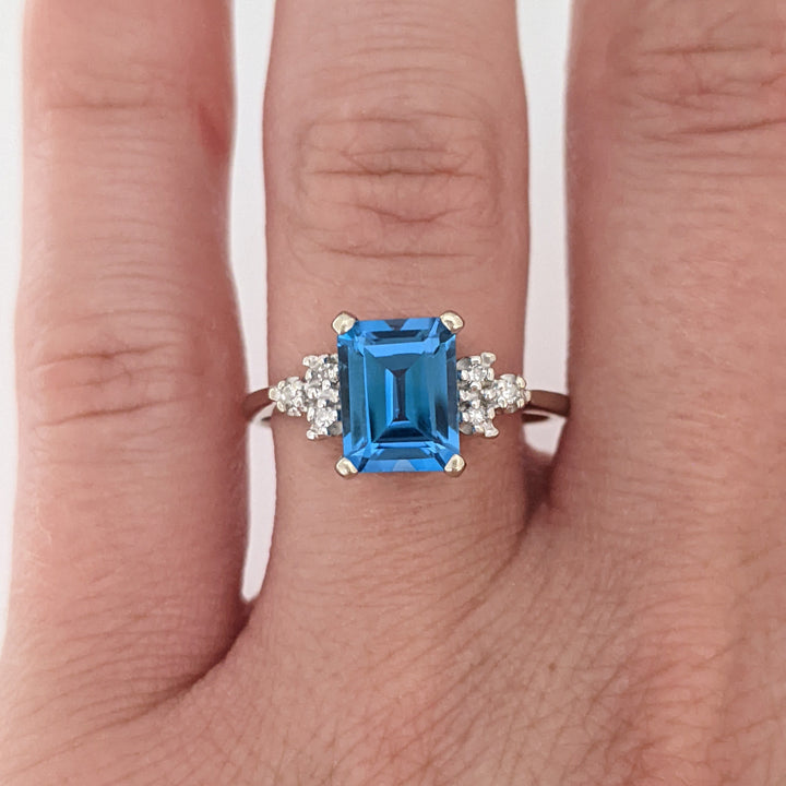 10K WHITE BLUE TOPAZ EMERALD CUT 6X8 WITH (6) MELEE ESTATE RING 2.6 GRAMS