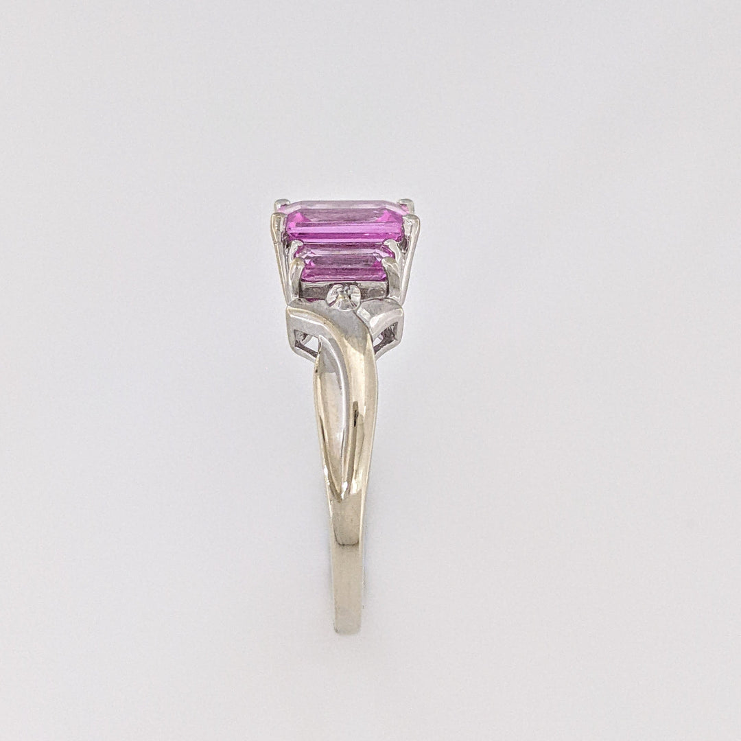 10K WHITE PINK STONE EMERALD CUT (3) WITH (2) MELEE ESTATE RING 2.2 GRAMS