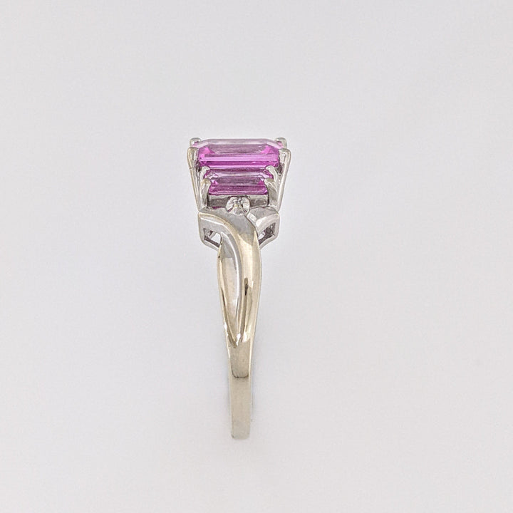 10K WHITE PINK STONE EMERALD CUT (3) WITH (2) MELEE ESTATE RING 2.2 GRAMS