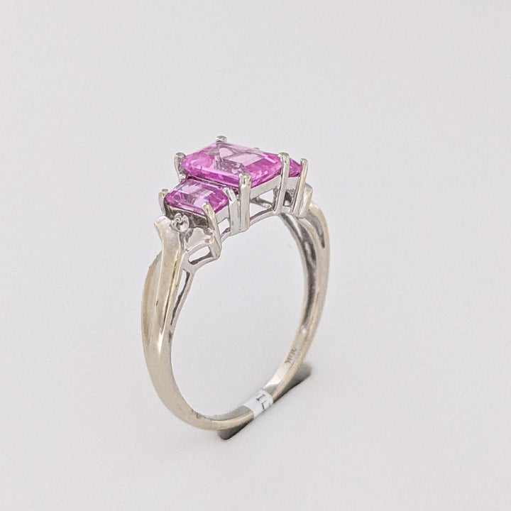 10K WHITE PINK STONE EMERALD CUT (3) WITH (2) MELEE ESTATE RING 2.2 GRAMS