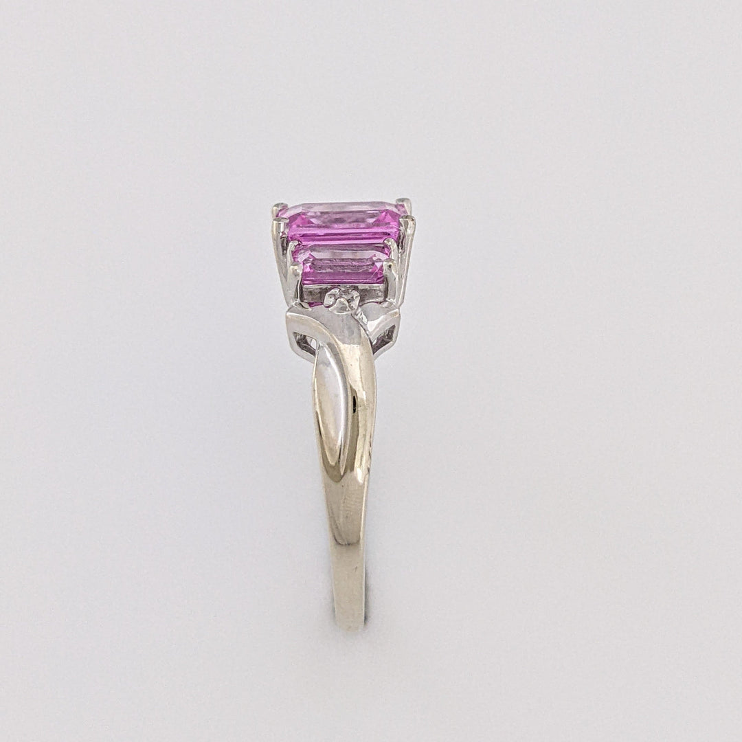 10K WHITE PINK STONE EMERALD CUT (3) WITH (2) MELEE ESTATE RING 2.2 GRAMS
