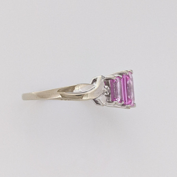 10K WHITE PINK STONE EMERALD CUT (3) WITH (2) MELEE ESTATE RING 2.2 GRAMS