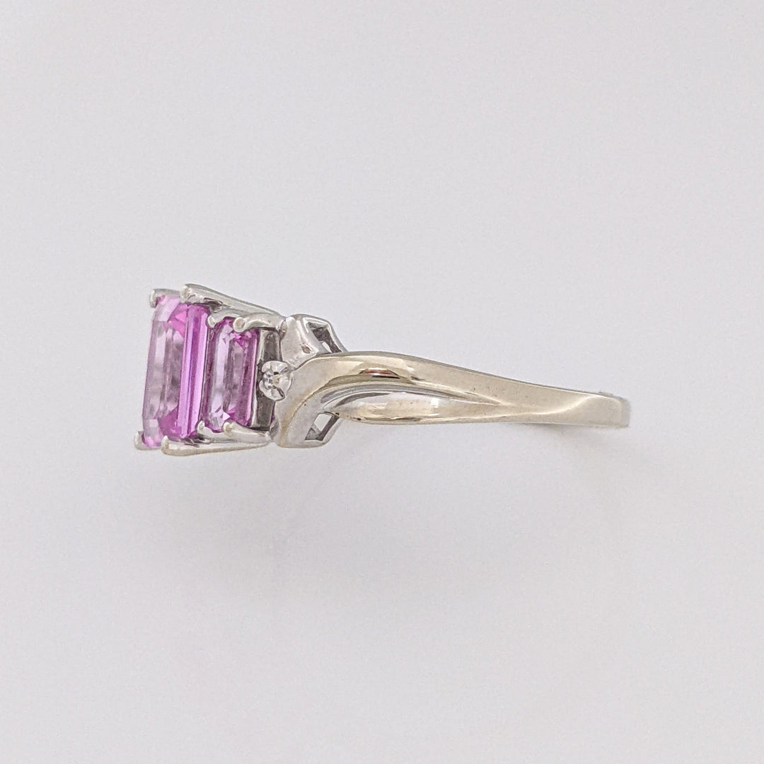 10K WHITE PINK STONE EMERALD CUT (3) WITH (2) MELEE ESTATE RING 2.2 GRAMS