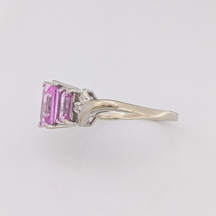 10K WHITE PINK STONE EMERALD CUT (3) WITH (2) MELEE ESTATE RING 2.2 GRAMS