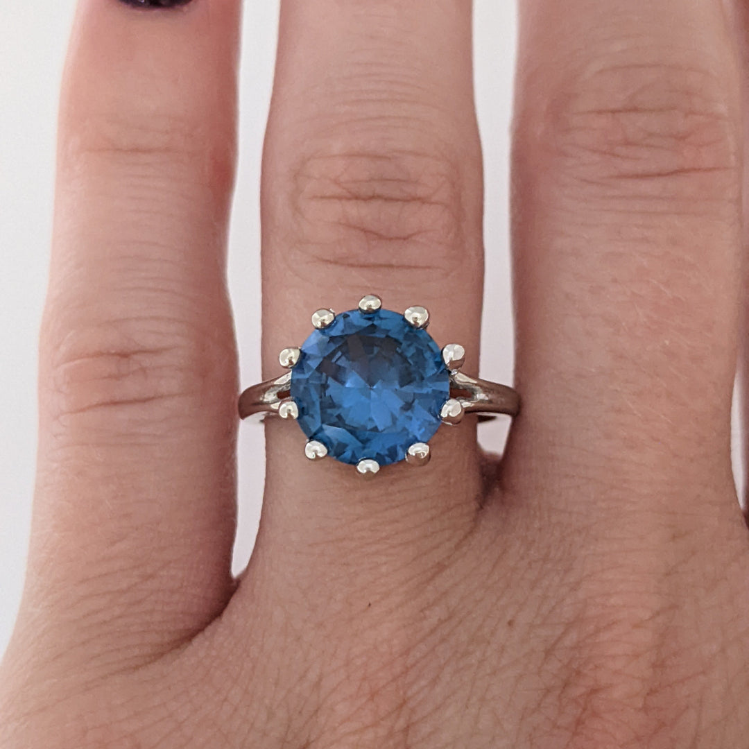 10K WHITE LONDON BLUE TOPAZ ROUND 10MM MULTI-PRONG ESTATE RING 3.2 GRAMS