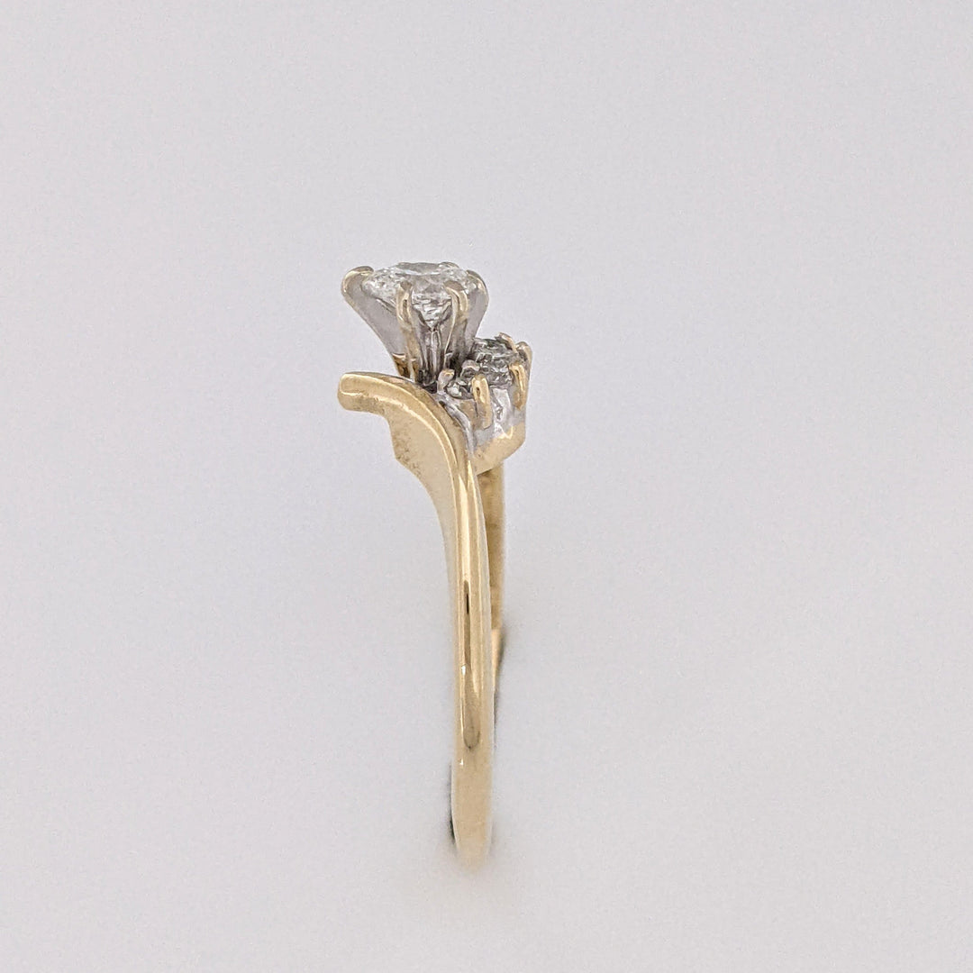 14K .22 CARAT TOTAL WEIGHT SI2 G DIAMOND PEAR WITH (4) ROUND MELEE ESTATE RING 2.0 GRAMS