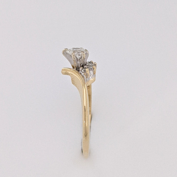 14K .22 CARAT TOTAL WEIGHT SI2 G DIAMOND PEAR WITH (4) ROUND MELEE ESTATE RING 2.0 GRAMS