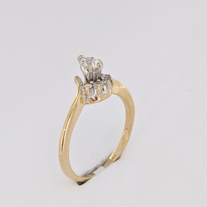 14K .22 CARAT TOTAL WEIGHT SI2 G DIAMOND PEAR WITH (4) ROUND MELEE ESTATE RING 2.0 GRAMS