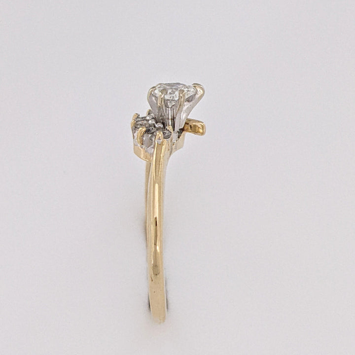 14K .22 CARAT TOTAL WEIGHT SI2 G DIAMOND PEAR WITH (4) ROUND MELEE ESTATE RING 2.0 GRAMS