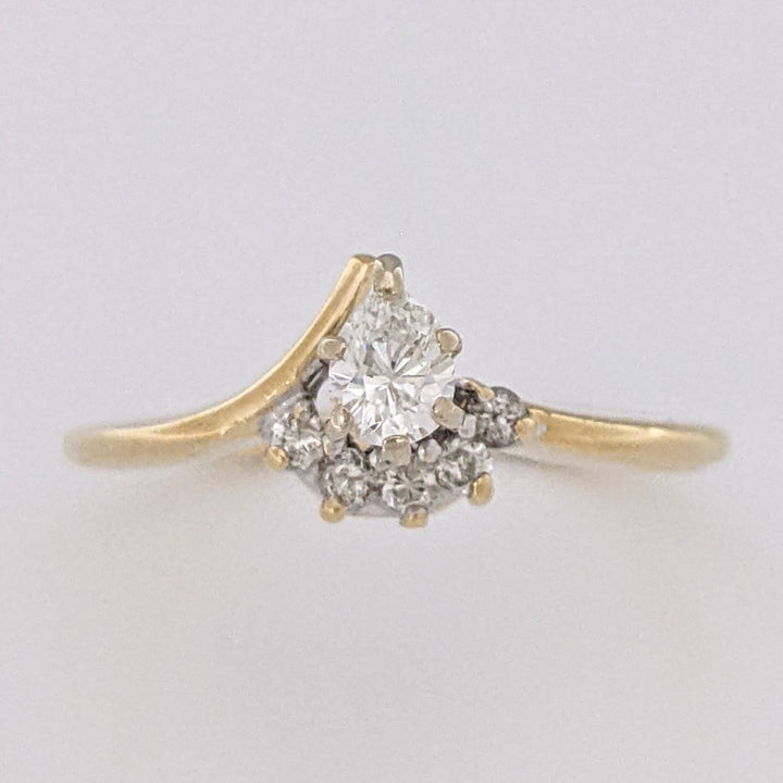 14K .22 CARAT TOTAL WEIGHT SI2 G DIAMOND PEAR WITH (4) ROUND MELEE ESTATE RING 2.0 GRAMS